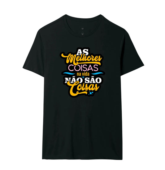 Camiseta Algodão Peruano Frase Motivacional “As Melhores Coisas da Vida Não São Coisas” – Estilo Lettering Moderno