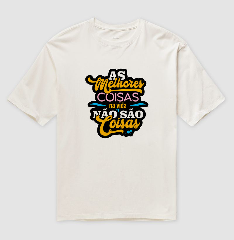 Camiseta Oversized Frase Motivacional As Melhores Coisas da Vida Não São Coisas Estilo Lettering Moderno