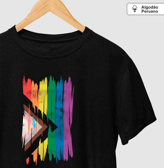 Camiseta Masculina Algodão Peruano Estampa Progress Pride Flag Artística – Estilo Pincelada