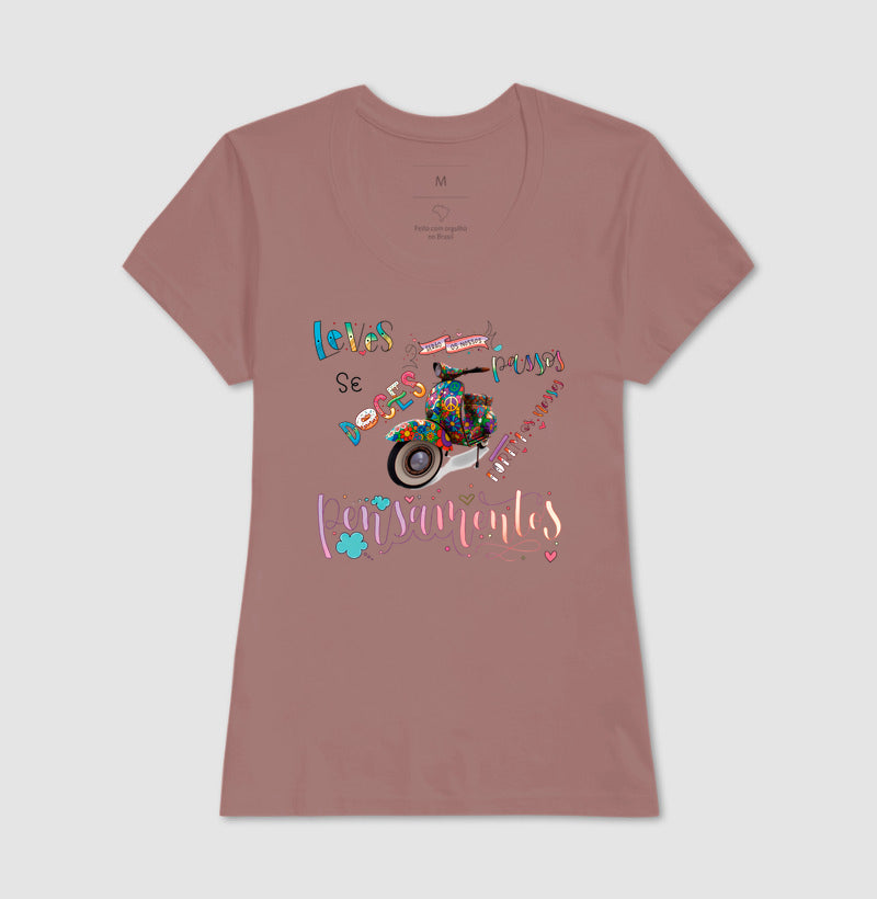 Camiseta Leves Serão os Nossos Passos Estampa Vespa Psicodélica Pensamentos