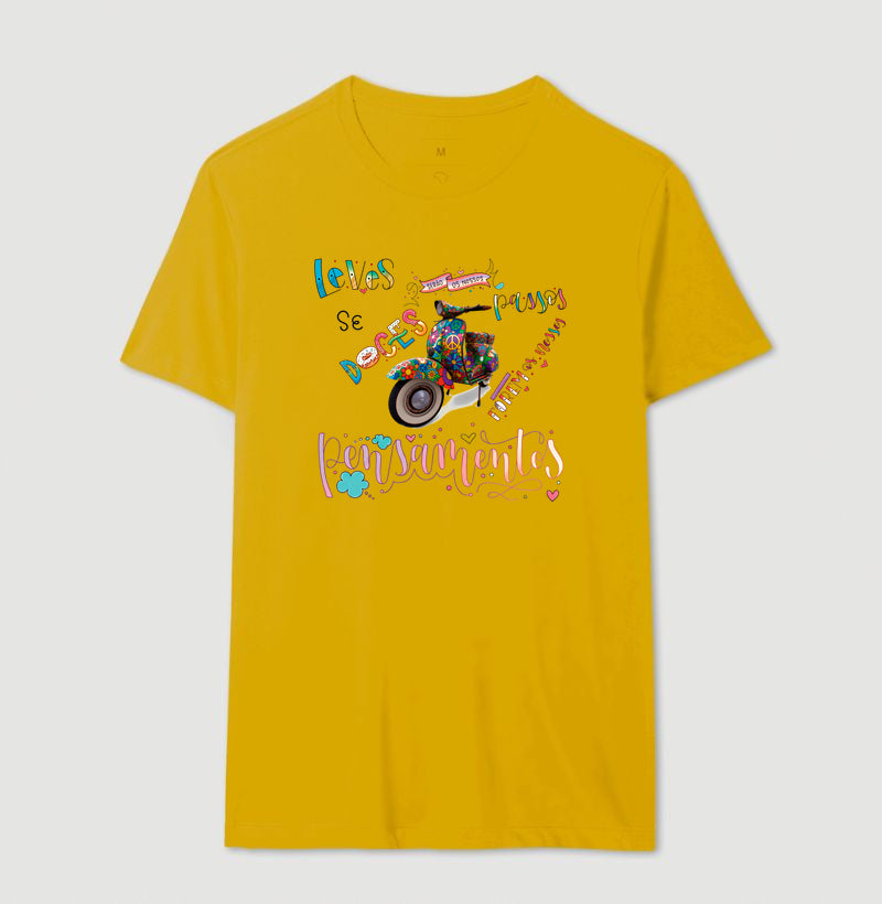 Camiseta Leves Serão os Nossos Passos Estampa Vespa Psicodélica Pensamentos