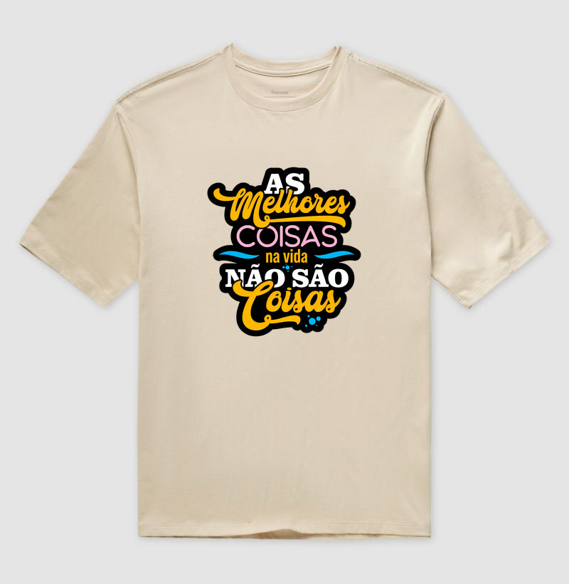 Camiseta Oversized Frase Motivacional As Melhores Coisas da Vida Não São Coisas Estilo Lettering Moderno