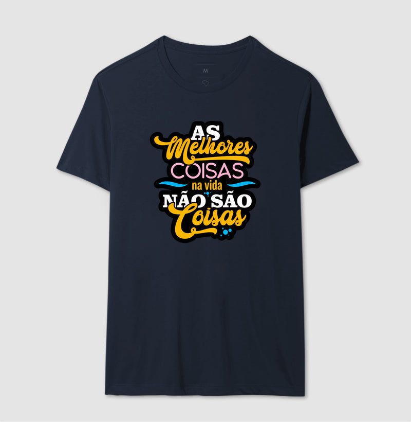 Camiseta Frase Motivacional “As Melhores Coisas da Vida Não São Coisas” – Estilo Lettering Moderno