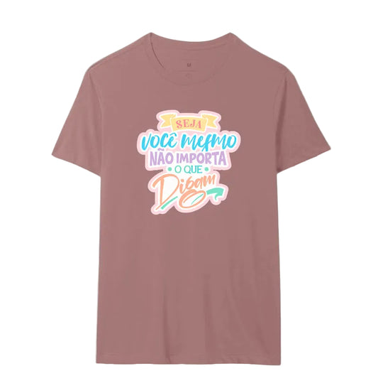 Camiseta Frase Motivacional “Seja Você Mesmo Não Importa o Que Digam” – Lettering Moderno em Cores Pastel