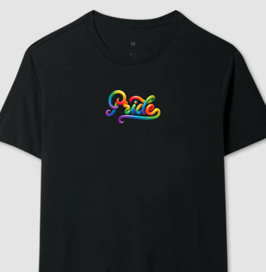 Camiseta Pride Arco-Íris  Orgulho LGBTQIA+  Estampa Colorida Moderna e Inclusiva