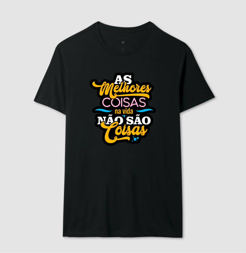 Camiseta Frase Motivacional “As Melhores Coisas da Vida Não São Coisas” – Estilo Lettering Moderno